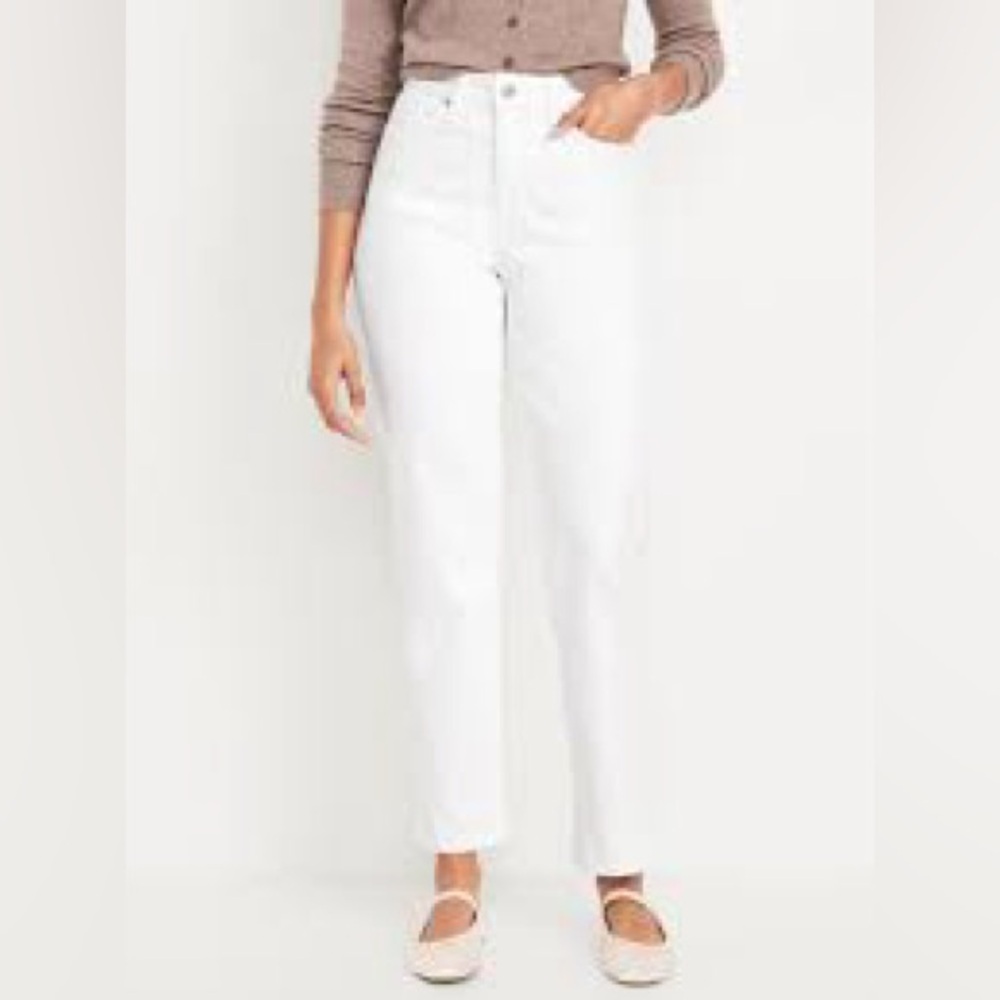 White high-waisted jeans